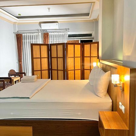 Wesbobo Inn Solo Surakarta (Solo) Exterior foto