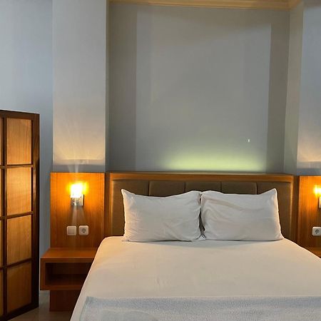 Wesbobo Inn Solo Surakarta (Solo) Exterior foto