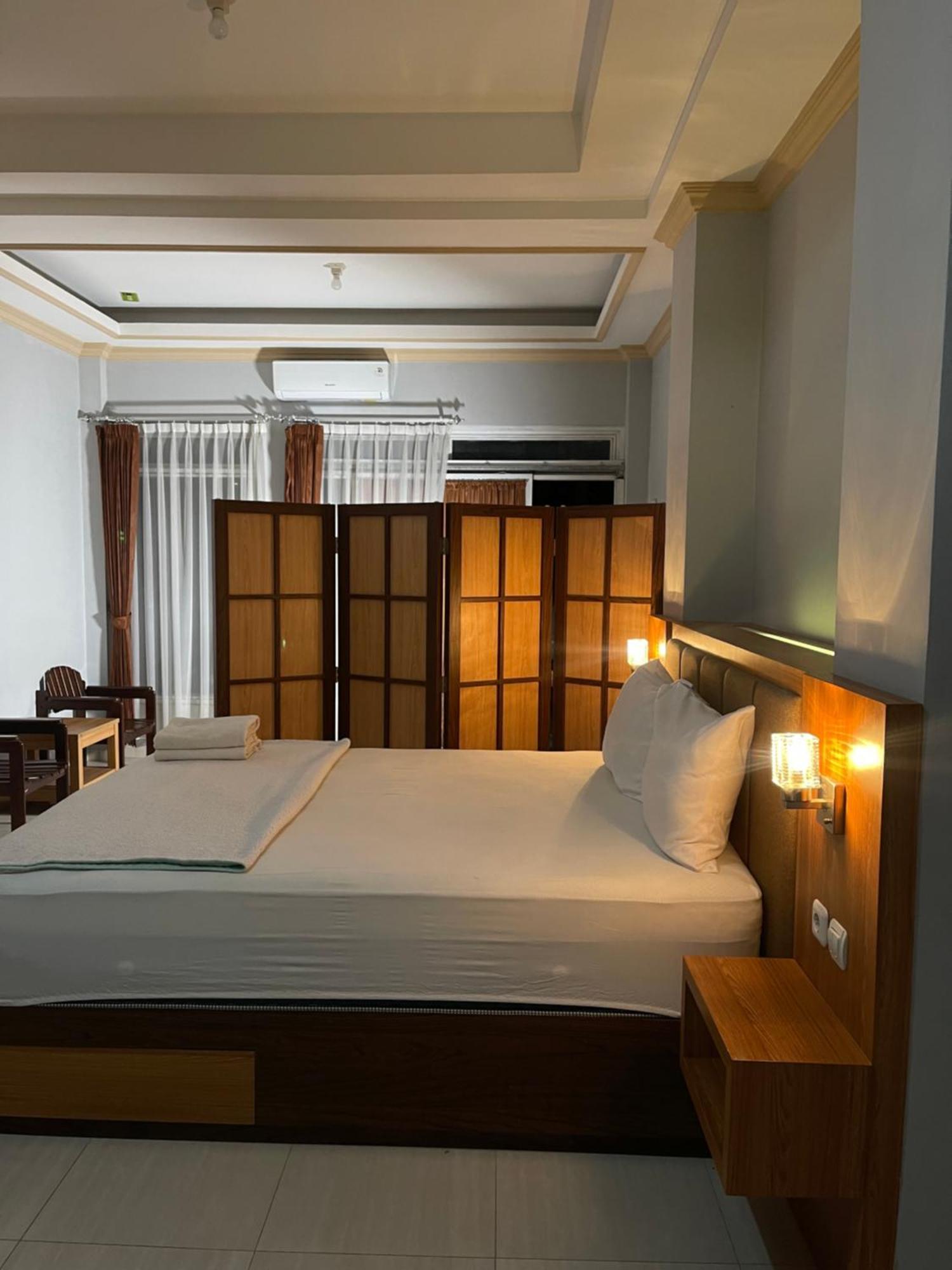 Wesbobo Inn Solo Surakarta (Solo) Exterior foto