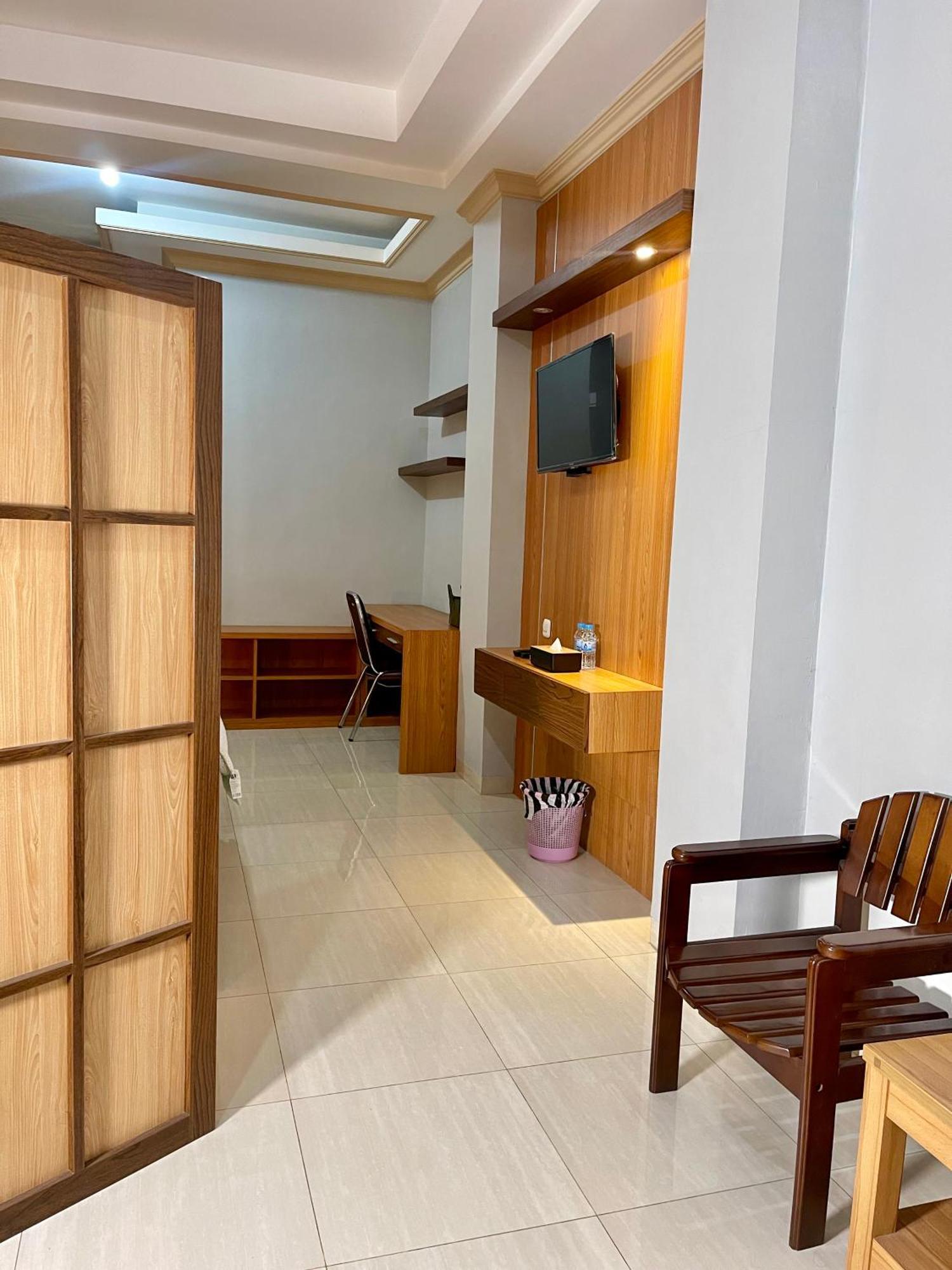 Wesbobo Inn Solo Surakarta (Solo) Exterior foto