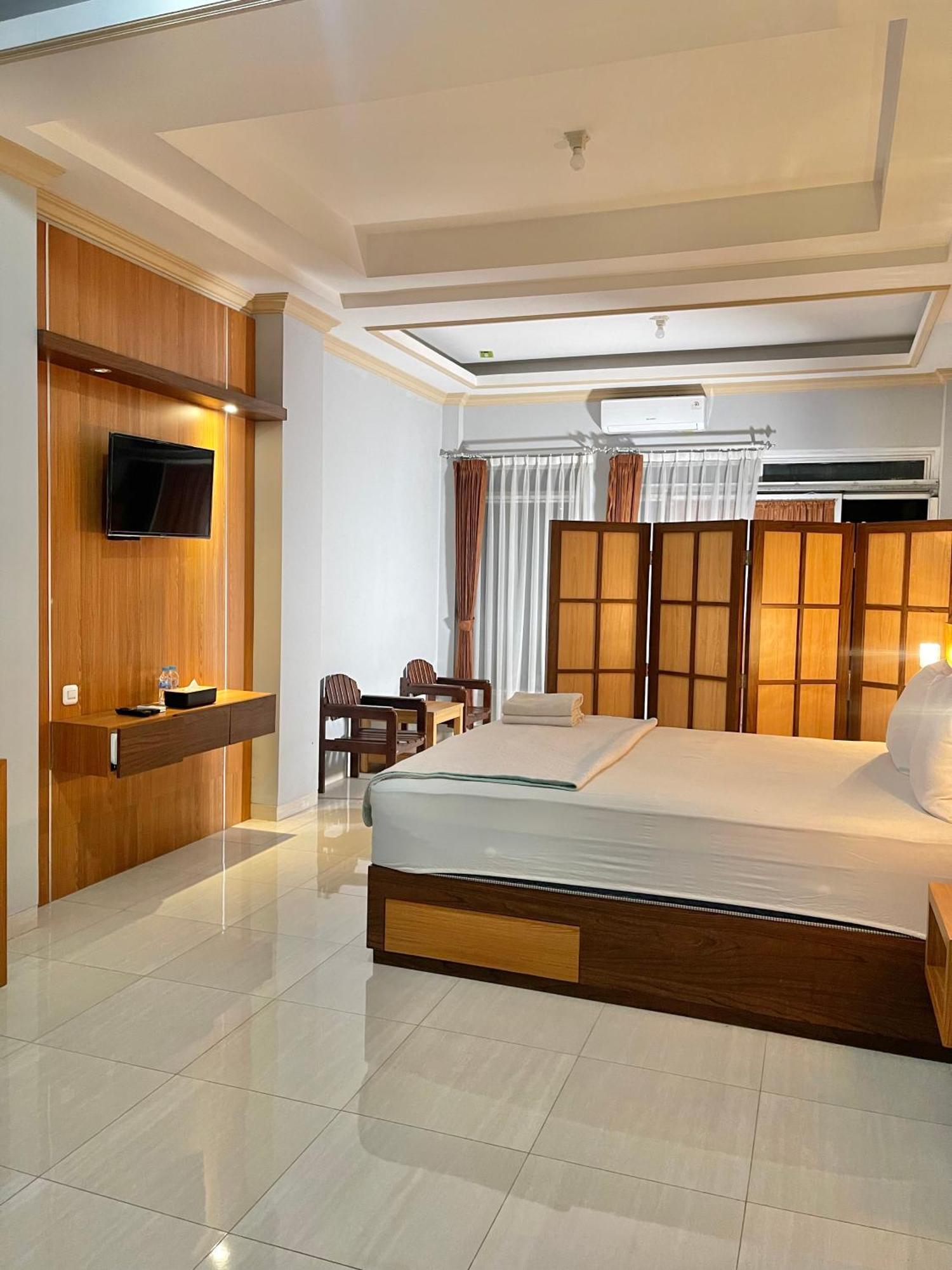 Wesbobo Inn Solo Surakarta (Solo) Exterior foto