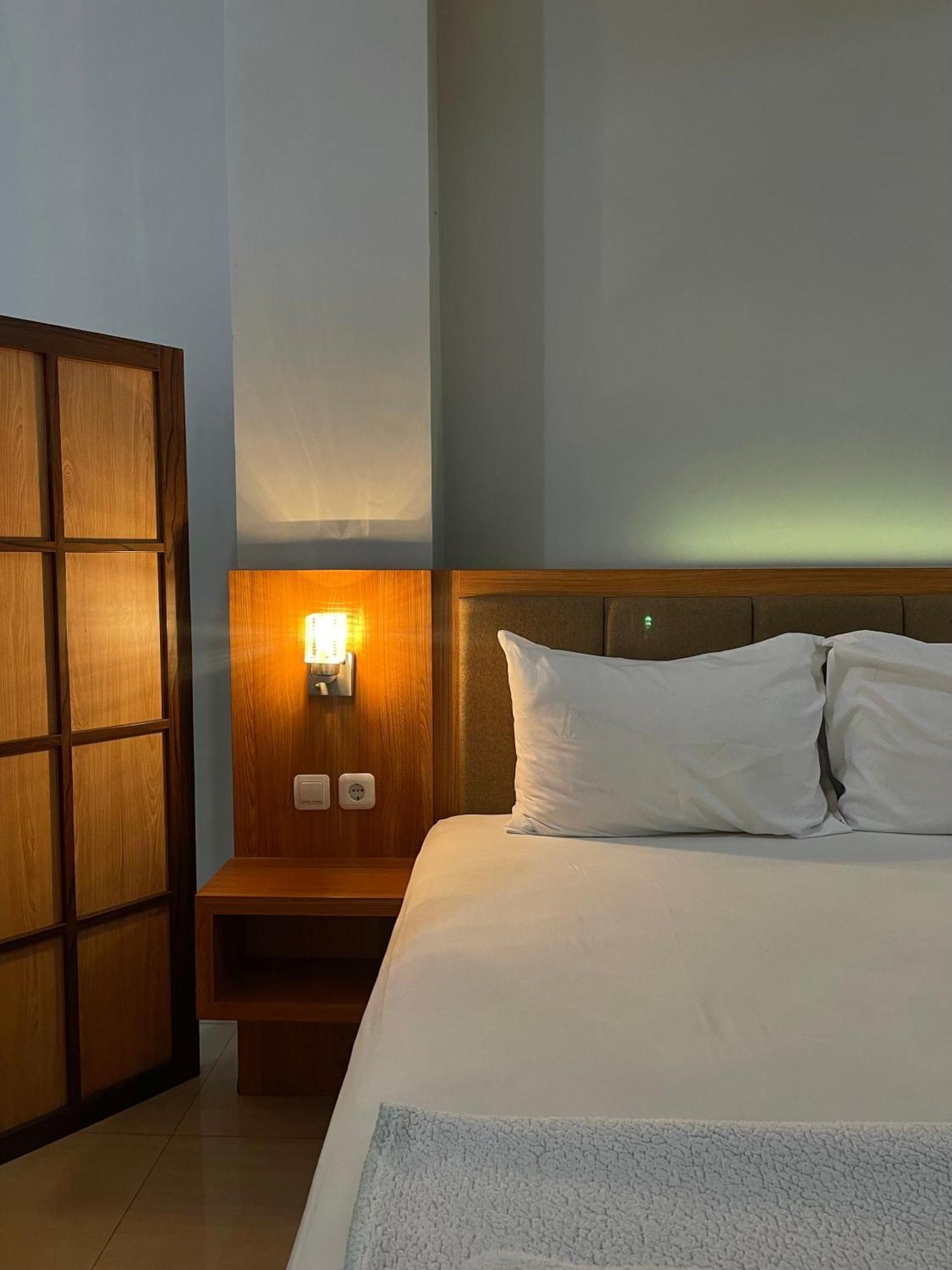 Wesbobo Inn Solo Surakarta (Solo) Exterior foto