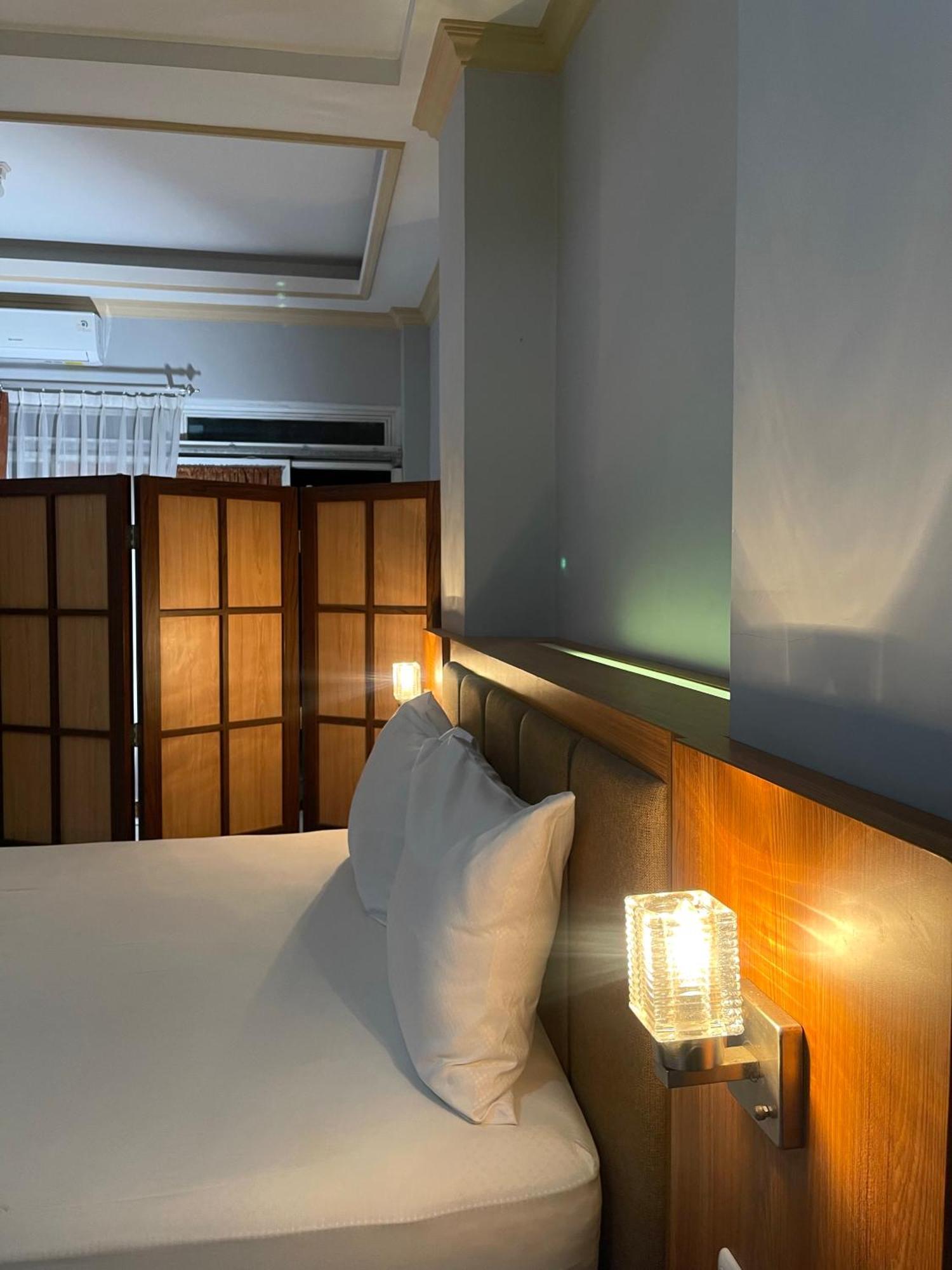 Wesbobo Inn Solo Surakarta (Solo) Exterior foto