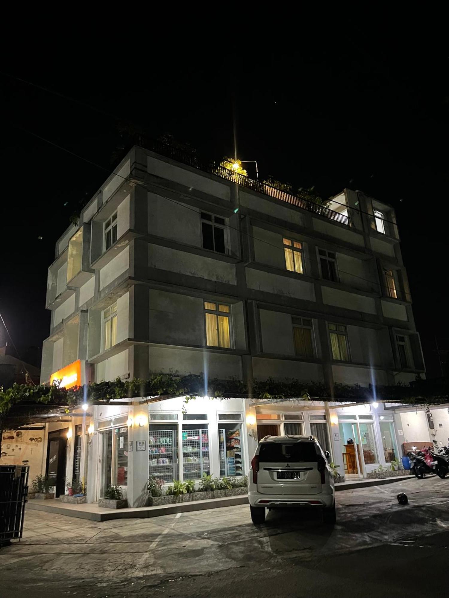 Wesbobo Inn Solo Surakarta (Solo) Exterior foto