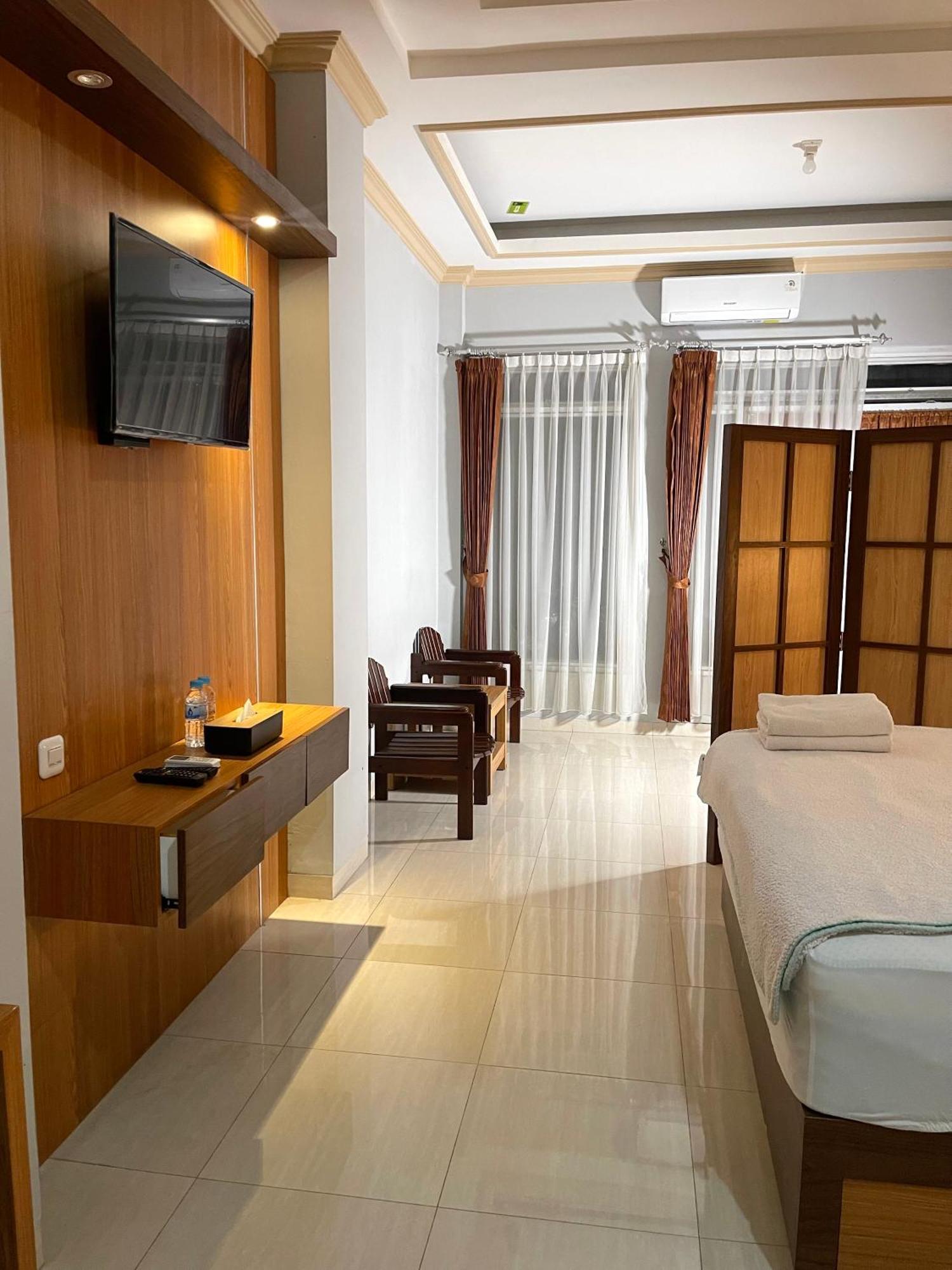 Wesbobo Inn Solo Surakarta (Solo) Exterior foto